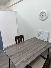 控室（半個室）会議室の横にあります。 - ホープイン旗の台 旗の台R&Sセミナールームの室内の写真