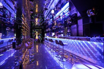 CROSS ROPPONGI パーティースペース（DJブース、バーカウンター付き）の室内の写真
