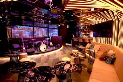 CROSS ROPPONGI パーティースペース（DJブース、バーカウンター付き）の室内の写真