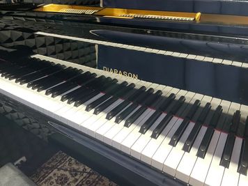 ピアノは”DIAPASON 183E”になります。 - YOKOHAMA REUNION  (ヨコハマリユニオン) 音楽スタジオ (レコーディング・リハーサル)の設備の写真