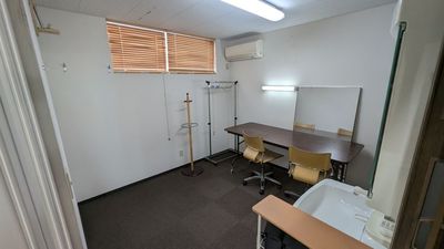 着替え＆メイクルーム - 2Naスタ(ツナスタ) 撮影スタジオの室内の写真
