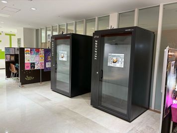 【テレキューブ】相模大野ステーションスクエア	B館 7F。視線と音を遮る、プライベートな集中環境。(277-01) - テレキューブ　相模大野ステーションスクエア