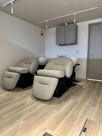 シャンプー台2台 - ゴメイビル101 半個室レンタルヘアサロンの室内の写真