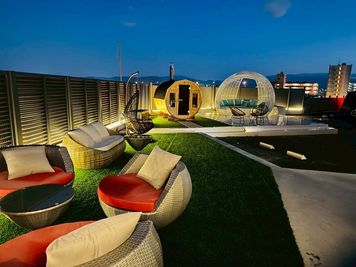 天井が高く圧倒的な開放感、専用キッチン、サウナ、BBQパティオ、プール（可動式）駐車場4台 - Luxury stage