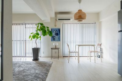 ゲストが扉を開けると「わぁ！オシャレ」と直感的に感じさせるインテリアの配置となっております。
 - 大名ど真ん中の多目的に利用できるフリースペース（赤坂駅徒歩5分） フリースペース大名店（赤坂駅徒歩５分）の室内の写真