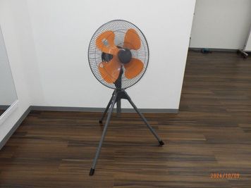 無料備品：大型扇風機 - レンタルスタジオLunaFun（ルナファン） 持ち込み飲食が可能なレンタルスペース！の室内の写真