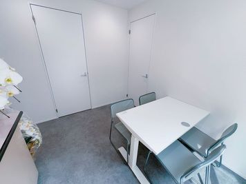 待合室ではないため、テーブル等はご利用いただけません。 - レンタルスペースＤａｉＤｏＡＮＮＥＸ  貸し会議室の入口の写真