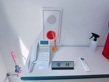 ご入室の際は、固定電話より内線へお電話ください。 - レンタルスペースＤａｉＤｏＡＮＮＥＸ  貸し会議室の入口の写真