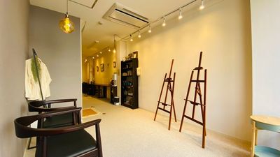 イーゼル２台。ハンガーラック１台。 - シェア　アトリエ　サルム share atelier SALMの室内の写真