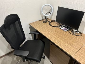 【新横浜駅5分】1~4名利用OK！モニター有/WEB会議/面接/駅近/広い個室と大きな机で快適/ライブ前の待機に - TIME SHARING ビステーション新横浜