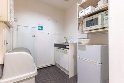 冷蔵庫やレンジ、シンクはこちら！ - milk party and studio池袋店 milk party and studio 池袋店（〜10名様）の室内の写真