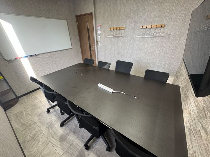 8名会議室（Room A） - いいオフィス神田