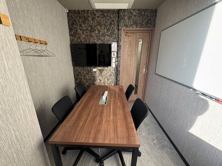4名会議室（Room G） - いいオフィス神田