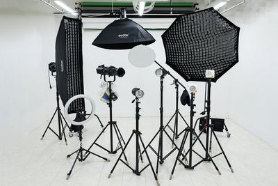 ◆【照明機材/備品すべて無料 １】
超充実！最新の撮影機材/備品/プロップすべて無料レンタル！ - Photo Studio【belukha（ベルカ）】代々木・新宿 レンタルフォトスタジオ・白ホリゾント撮影スタジオの室内の写真