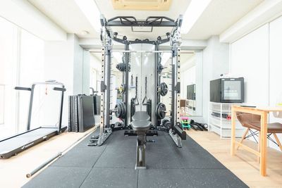 IROTEC製マルチラック - レンタルジムスペースLentoの室内の写真