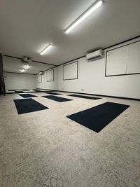 earth yoga studio ヨガスタジオの室内の写真