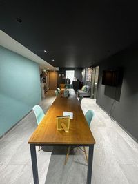 共有スペース。物撮り撮影なども可能。 - 夜限定レンタルスペース 副業・作業に最適｜恵比寿の早朝朝活＆夜間スペースの室内の写真