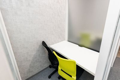 個別ブースエリア② - 夜限定レンタルスペース 副業・作業に最適｜恵比寿の早朝朝活＆夜間スペースの室内の写真