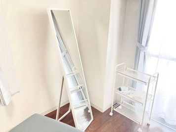 全身鏡/36cmx150cm - レンタルサロンひだまり レンタルサロンひだまり💎新大阪御堂筋南改札店の設備の写真
