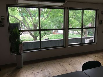 窓から見えるいい景色 - 【名古屋】beautybizsalonD→START名古屋栄本店 Ⅾ→START名古屋ANNEX1「第2セミナールーム＆スタジオ」の室内の写真