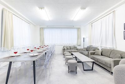 会議から懇親会まで幅広くご利用いただけます🍷 - Room Gray (ルームグレー) 新橋店の室内の写真