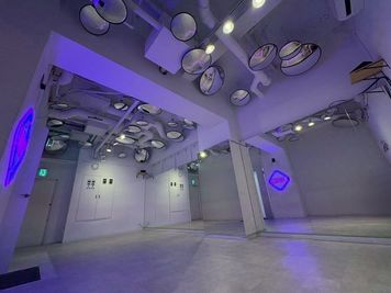 【LED導入】鏡面約5.5ｍの横に広いスタジオ - 渋谷宮下PARK レンタルスタジオ STUDIO BUZZ