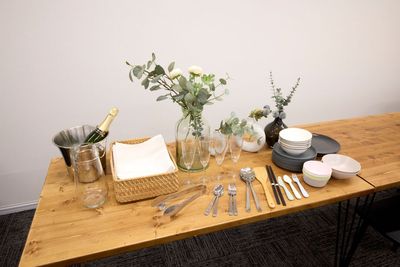 食器や装飾品の一部です。※シャンパンはついておりません。 - レンタルスペース Limone(リモーネ）神田 レンタルスペースLimone(リモーネ)神田･大手町の室内の写真