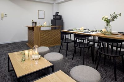 パーティが盛り上がる、バーカウンターもあります（キッチン設備はありません） - レンタルスペース Limone(リモーネ）神田 レンタルスペースLimone(リモーネ)神田･大手町の室内の写真