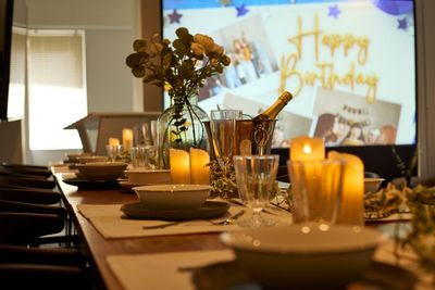 100インチの大迫力スクリーンがございます。推し活やお誕生日会など様々にお楽しみください。 - レンタルスペース Limone(リモーネ）神田 レンタルスペースLimone(リモーネ)神田･大手町の室内の写真