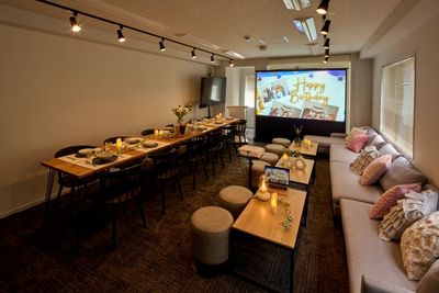 蛍光灯と、暖色灯の切り替えが可能です。用途似合わせてお楽しみください。 - レンタルスペース Limone(リモーネ）神田 レンタルスペースLimone(リモーネ)神田･大手町の室内の写真