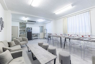 食事会利用時のレイアウト例 - Room Gray (ルームグレー) 新橋店 Room Gray (ルームグレー) 新橋店（〜10名様）の室内の写真