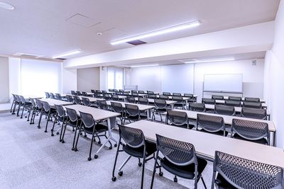 【銀座駅5分】最大収容人数60名の会議室｜プロジェクター完備✨研修・試験・講演会・懇親会に - 銀座ユニーク貸会議室7丁目店
