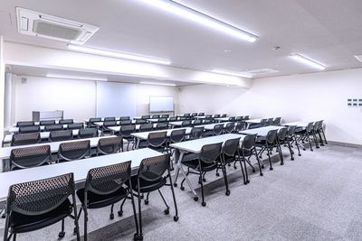 【銀座駅5分】最大収容人数60名の会議室｜プロジェクター完備✨研修・試験・講演会・懇親会に - 銀座ユニーク貸会議室7丁目店