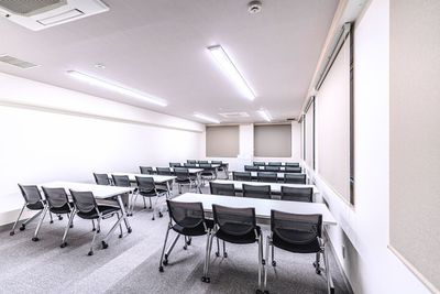 【銀座駅5分】最大収容人数30名の会議室｜明るく清潔感のある空間✨研修・試験・講演会・懇親会に - 銀座ユニーク貸会議室7丁目店