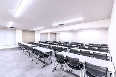 【銀座駅5分】最大収容人数60名の会議室｜明るく清潔感のある空間✨研修・試験・講演会・懇親会に - 銀座ユニーク貸会議室7丁目店