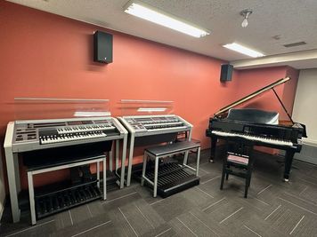 ヤマハミュージック直営教室！【梅田駅徒歩5分】グランドピアノ・エレクトーンが弾けるお部屋です♪ELS-02X完備！ - ミュージックアベニュー梅田