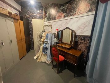 化粧台とロッカーのある控室 - Immersiveone～イマーシブワン～ イマーシブワン宇都宮の室内の写真