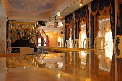 カウンター席からピアノを望む
 - Immersiveone～イマーシブワン～ イマーシブワン宇都宮の室内の写真