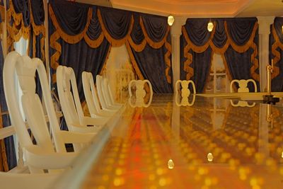 黄金に輝くカウンター - Immersiveone～イマーシブワン～ イマーシブワン宇都宮の室内の写真