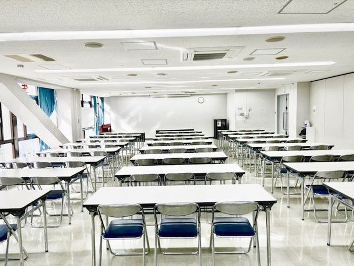 大会議室は最大72名利用です。レイアウトは自由にご変更いただけます。
#三軒茶屋駅徒歩3分#貸会議室#世田谷産業プラザ会議室 - 世田谷産業プラザ会議室 貸し会議室（大会議室）の室内の写真