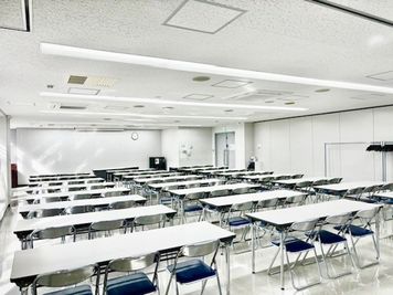 大会議室は最大72名利用です。レイアウトは自由にご変更いただけます。
#三軒茶屋駅徒歩3分#貸会議室#世田谷産業プラザ会議室 - 世田谷産業プラザ会議室 貸し会議室（大会議室）の室内の写真