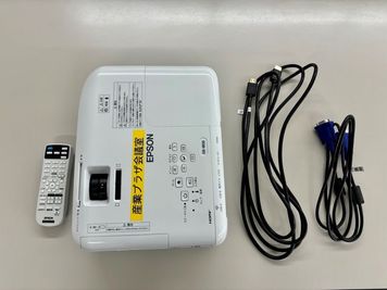 プロジェクター一式のご用意あります！（本体、リモコン、HDMIコード）
その他、延長コード1本あります。
#三軒茶屋駅徒歩3分#貸会議室#世田谷産業プラザ会議室 - 世田谷産業プラザ会議室 貸し会議室（小会議室）の設備の写真