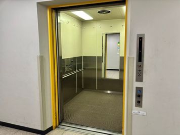 搬入用エレベーターが1台あります。ご利用になる場合は、事前にご相談ください。
#三軒茶屋駅徒歩3分#貸会議室#世田谷産業プラザ会議室 - 世田谷産業プラザ会議室 貸し会議室（小会議室）のその他の写真
