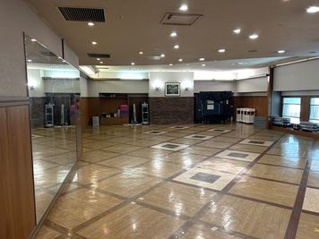 【ダンスレッスン、ヨガ、ピラティスなどにご活用ください！】 - TIME SHARING コナミスポーツクラブ 神戸 ハーバーランド 7階多目的の室内の写真