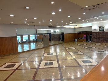 【ダンスレッスン、ヨガ、ピラティスなどにご活用ください！】 - TIME SHARING コナミスポーツクラブ 神戸 ハーバーランド 7階多目的の室内の写真