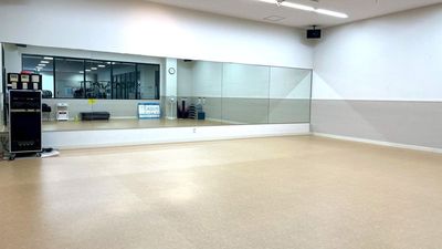 【アンプは無料でご利用いただけます(椅子やトレーニング器具は使用禁止です)】 - TIME SHARING 京都 コナミスポーツクラブ 西大路御池 カルチャールームの室内の写真