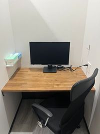 1時間660円【Booth1】★ドア付きなので周りの目を気にせずに広々とご利用いただけます。 - いいオフィス南越谷