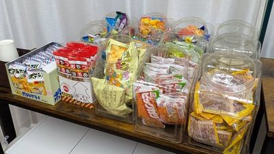 お菓子も食べ放題！ - アルコワーキングの設備の写真