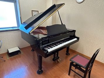 郡山中央センター グランドピアノ防音部屋S１教室の室内の写真