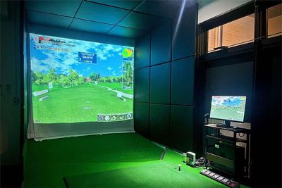 社内イベントに最適！貸切で楽しめるインドアゴルフ - マイゴルフレーン沖縄赤嶺店